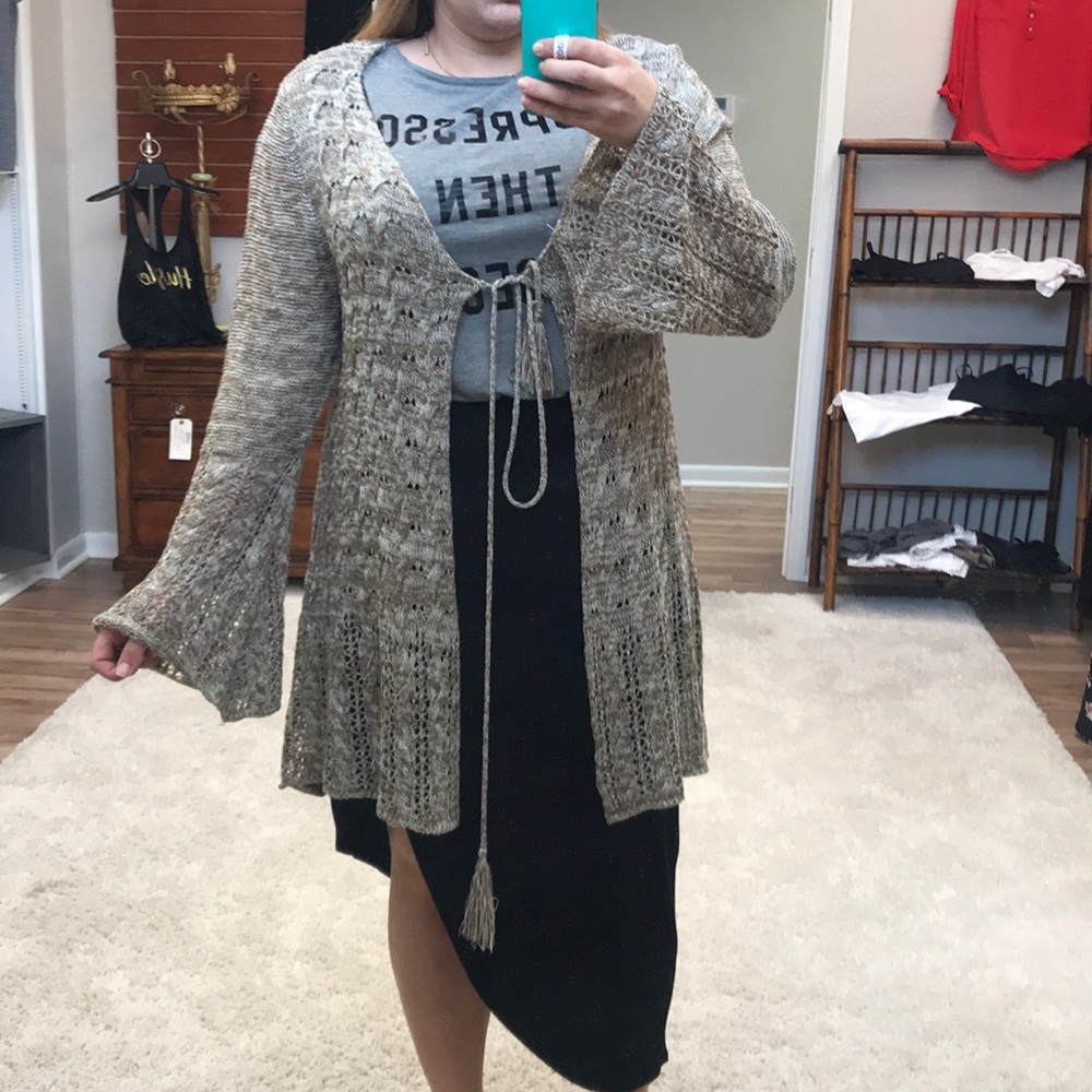 Plus Size bell sleeve cardigan - Picture 3 of 3